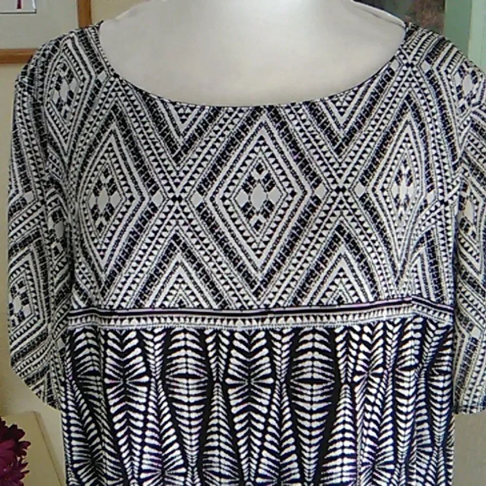 Avon Border Print Shift Dress - Picture 2 of 8